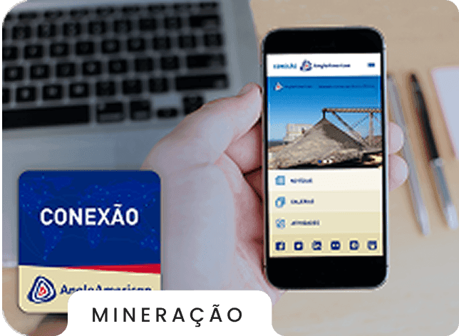 imagem de uma mão segurando um celular com o aplicativo da Anglo American aberto