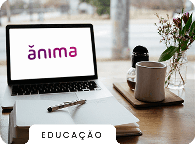 imagem de um notebook com a logo da ânima no fundo de tela